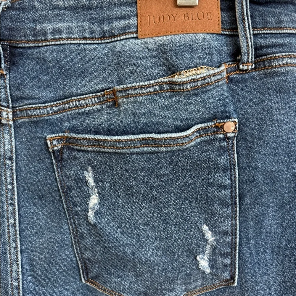 Judy Blue Womens Size 3XL Med Wash Distressed Denim Dad Short Cell Phone Pocket